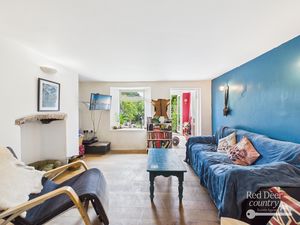 Sitting Room- click for photo gallery